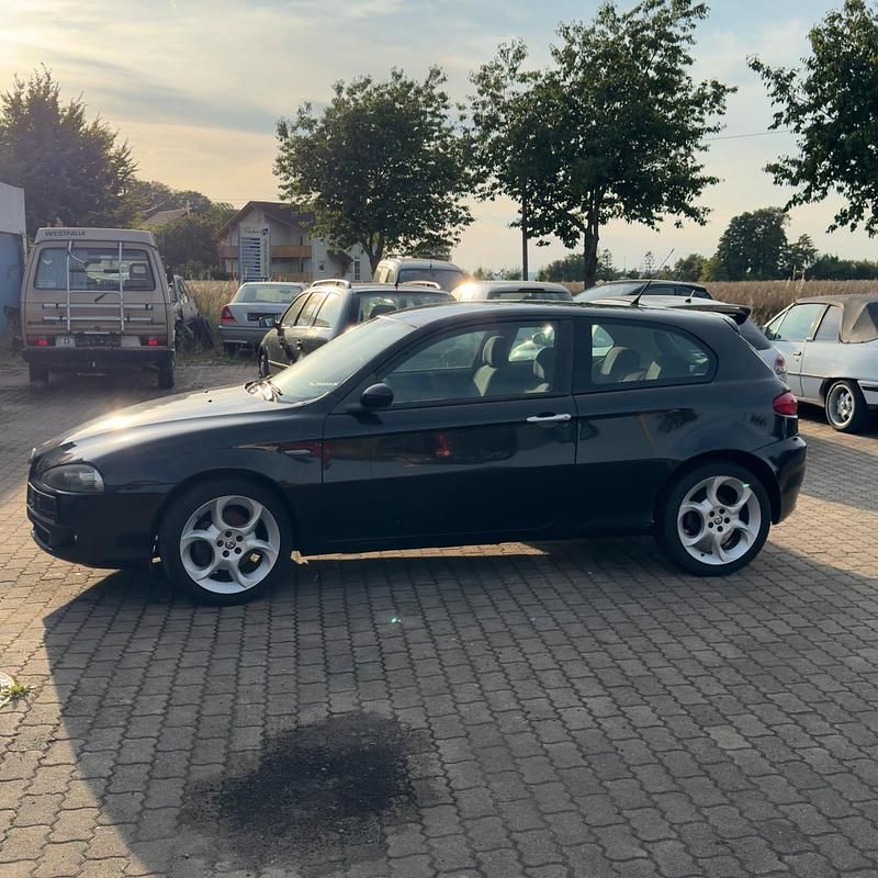 Schwarz Gebraucht 2008 Alfa Romeo 147 Kleinwagen | 1.000 € (Superpreis) - Bild 1/4