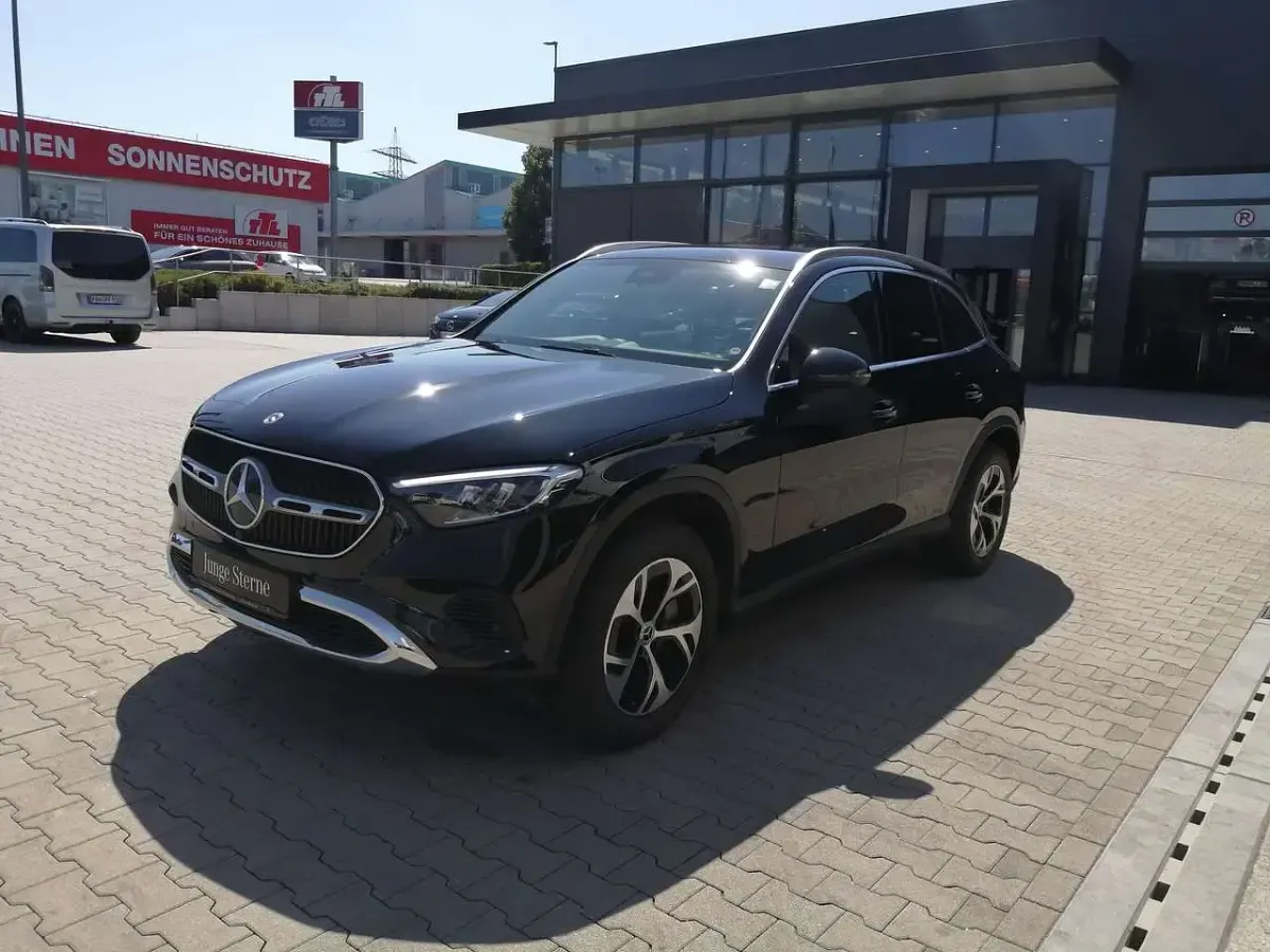 Gebraucht Mercedes GLC300 204 PS (150 kW) 2025 Metalliclack obsidianschwarz SUV