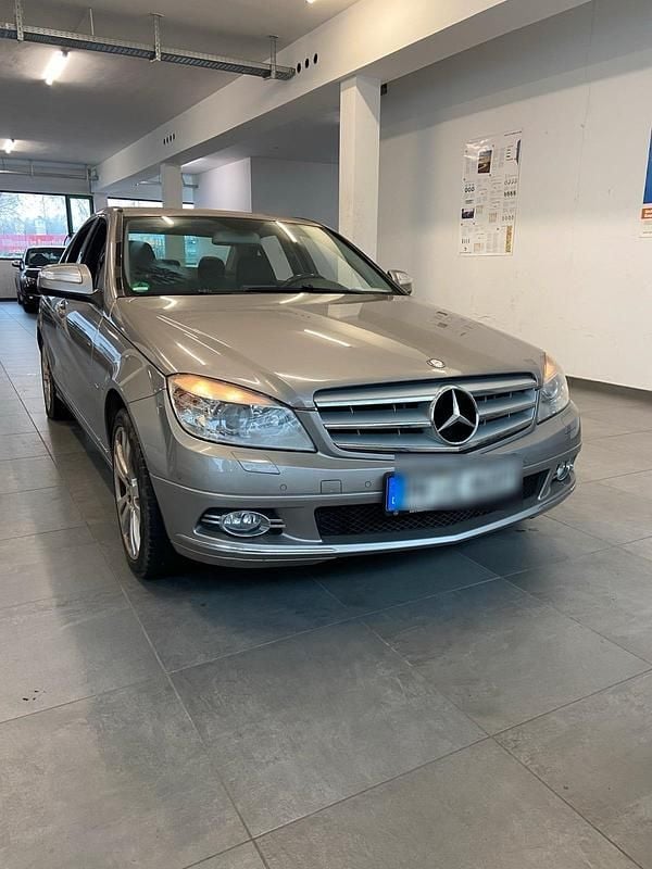 Beige Gebraucht 2007 Mercedes C200 Avantgarde Limousine | 5.700 € - Bild 1/4