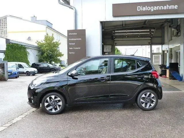 Gebraucht Hyundai i10 Comfort 84 PS (61 kW) 2024 Schwarz Kleinwagen