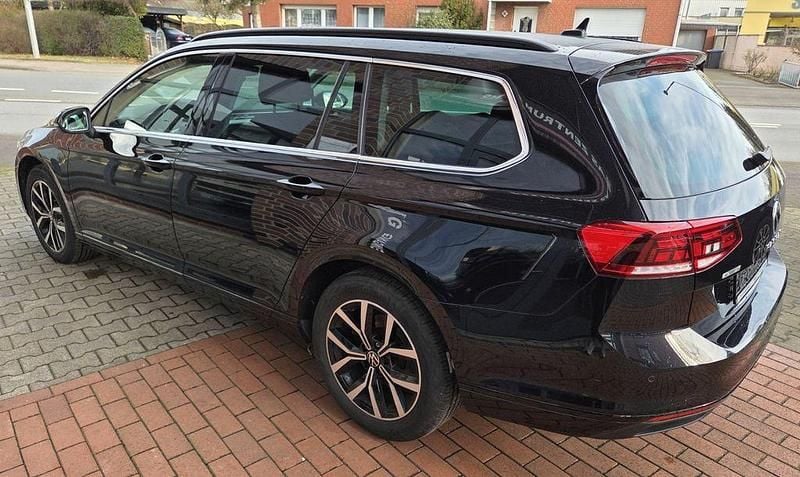 Gebraucht VW Passat Business 122 PS (89 kW) 2022 Schwarz Kombi