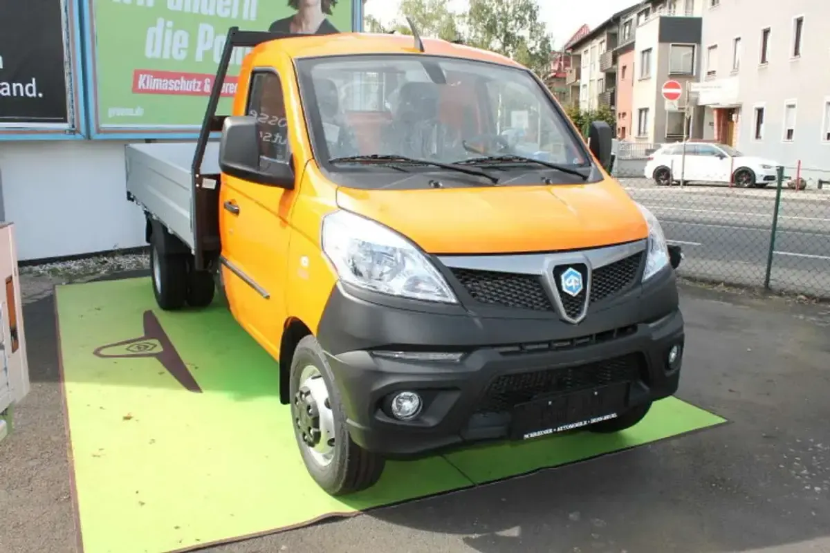 Nowe Piaggio Porter 106 KM (77 kW) 2025 Pomarańczowy SUV