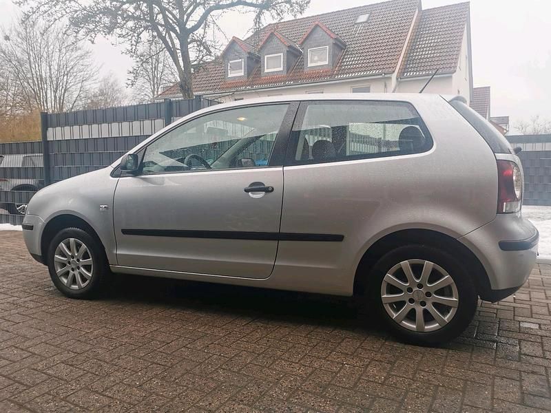 Gebraucht VW Polo 54 PS (39 kW) 2004 Silber Kleinwagen