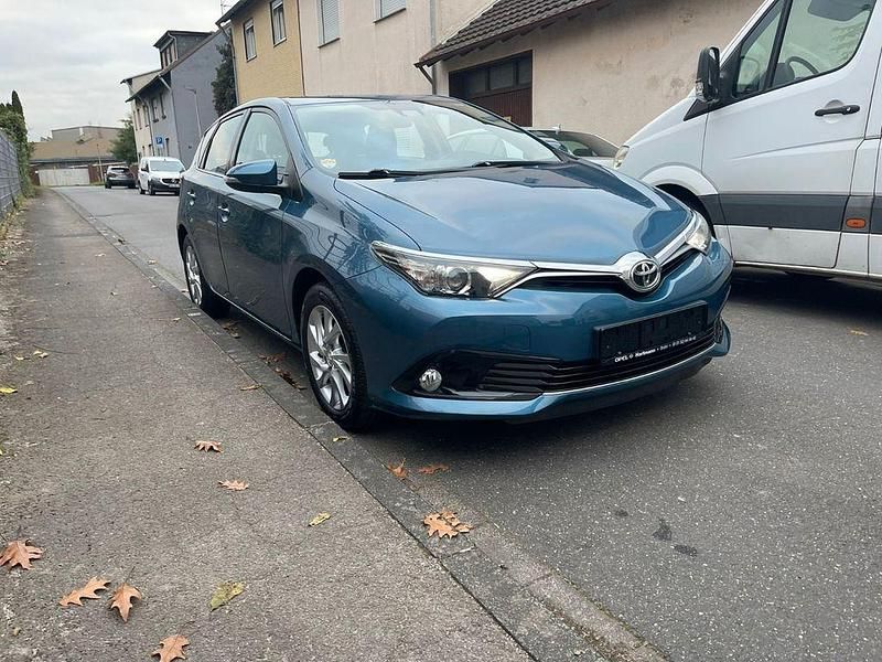Blau Gebraucht 2017 Toyota Auris Edition-S Limousine | 12.290 € (Fairer Preis) - Bild 1/4