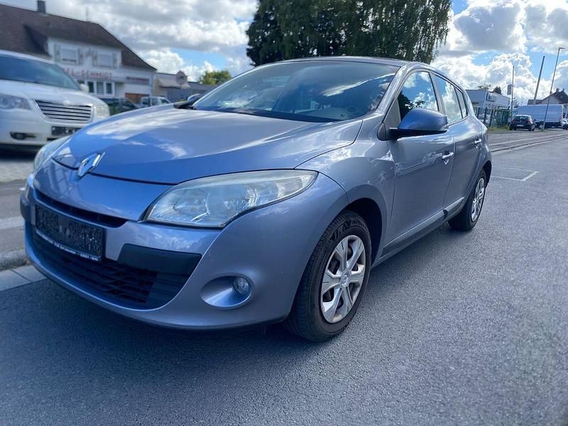 Blau Gebraucht 2010 Renault Mégane III Expression Limousine | 2.900 € (Guter Preis) - Bild 1/4
