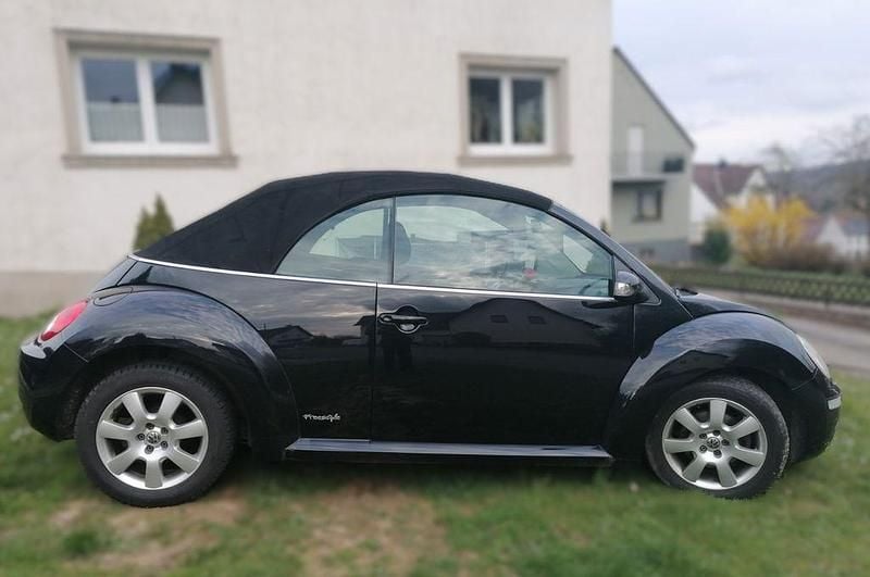 Gebraucht VW New Beetle Freestyle 105 PS (77 kW) 2010 Schwarz Kleinwagen