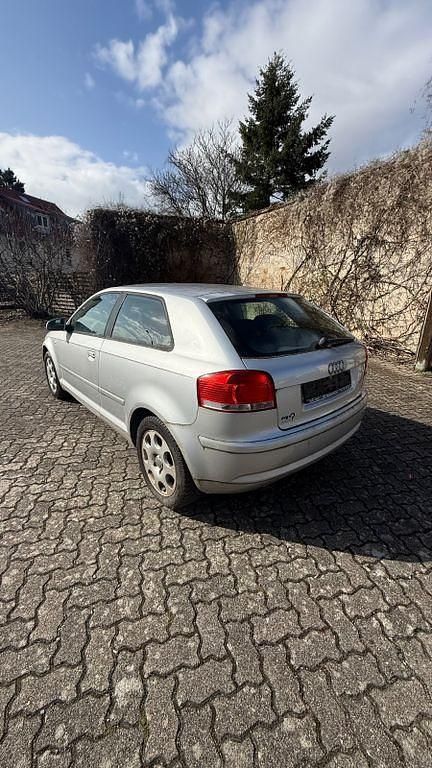 Gebraucht Audi A3 Ambiente 105 PS (77 kW) 2004 Silber Kleinwagen