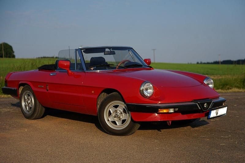 Rot Gebraucht 1989 Alfa Romeo Spider Cabrio | 17.900 € - Bild 1/4