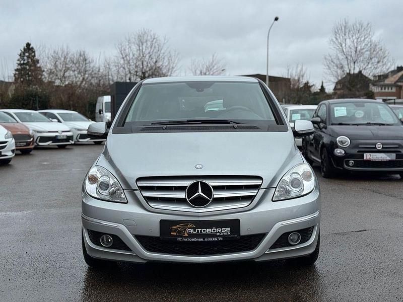 Gebraucht Mercedes B180 116 PS (85 kW) 2011 Silber Van / Kleinbus