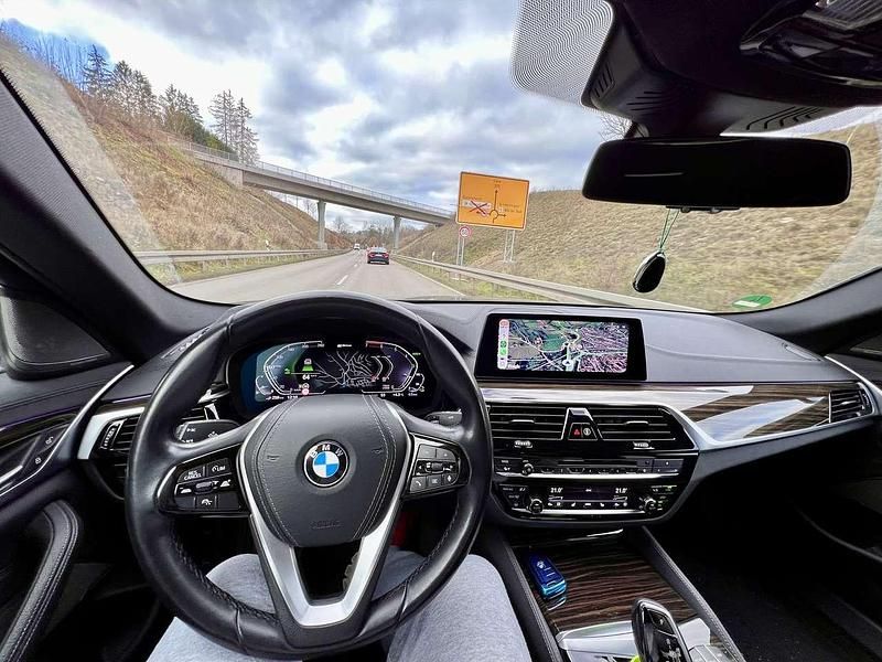 Gebraucht BMW 530e iPerformance 252 PS (185 kW) 2019 Blau Limousine