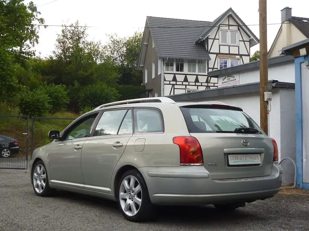 Gebraucht Toyota Avensis 147 PS (108 kW) 2006 Silber Kombi