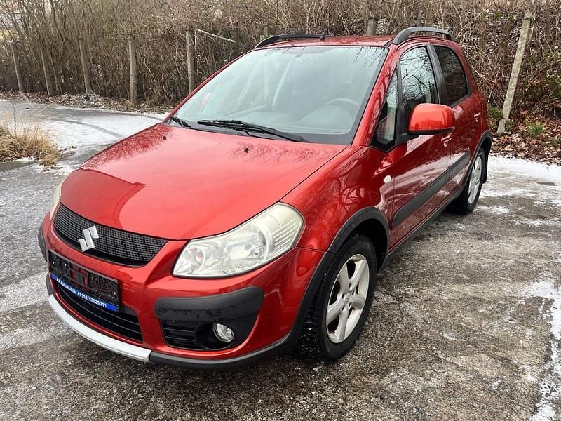 Rot Gebraucht 2009 Suzuki SX4 SUV | 4.999 € (Fairer Preis) - Bild 1/4