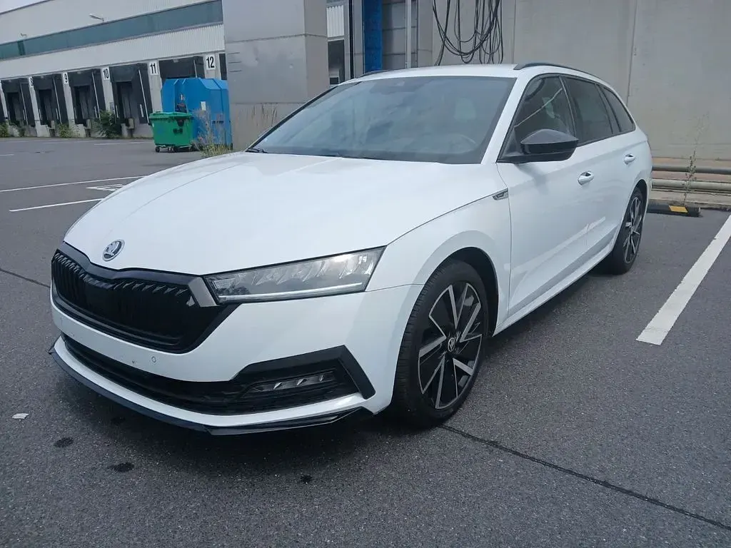 Gebraucht Skoda Octavia SportLine 150 PS (110 kW) 2022 Weiß Kombi