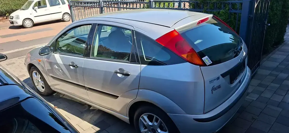 Gebraucht Ford Focus Viva X 101 PS (74 kW) 2005 Avussilbermetallic Limousine