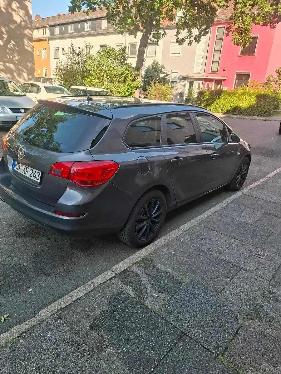 Gebraucht Opel Astra 165 PS (121 kW) 2012 Grau Kombi