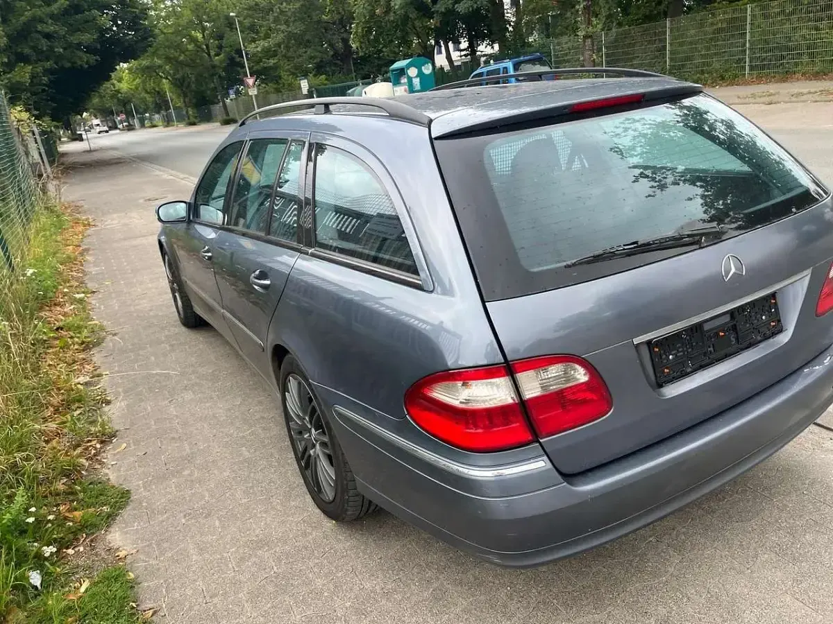 Gebraucht Mercedes E220 Avantgarde 150 PS (110 kW) 2003 Blau Kombi