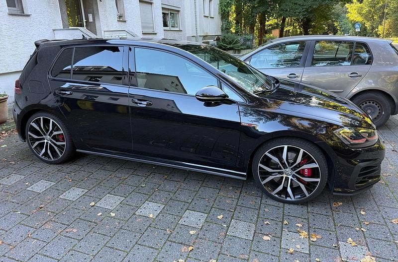 Schwarz Gebraucht 2019 VW Golf VII GTI Limousine | 23.500 € (Fairer Preis) - Bild 1/4