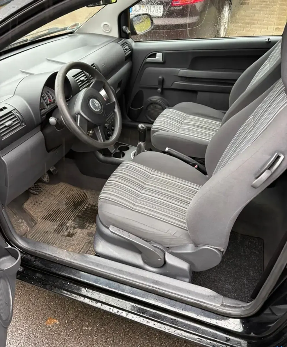 Gebraucht VW Fox 64 PS (47 kW) 2005 Schwarz Kleinwagen