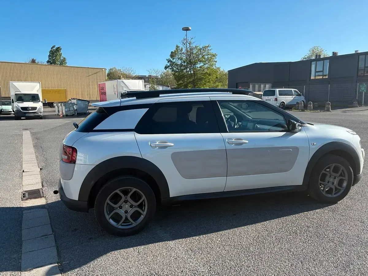 Używany VW Golf 92 KM (67 kW) 2015 Beżowy SUV