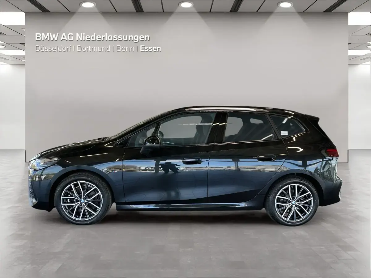 Gebraucht BMW 223 Active Tourer M Sport 197 PS (144 kW) 2024 Schwarz Van / Kleinbus