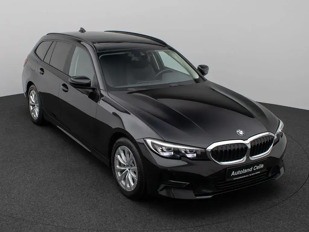 Gebraucht BMW 330 Sport Line 258 PS (189 kW) 2020 Schwarz Limousine