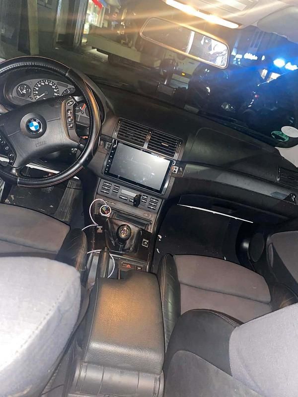 Gebraucht BMW 318 116 PS (85 kW) 2005 Schwarz Kombi