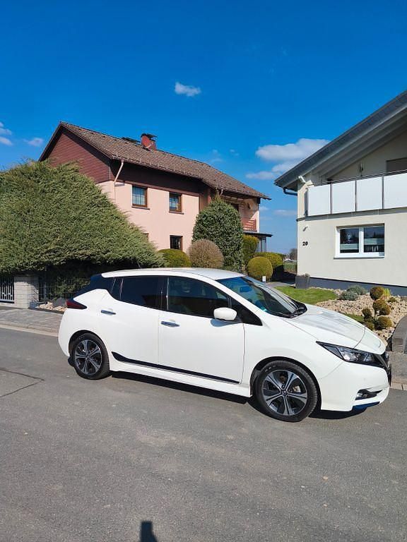 Gebraucht Nissan Leaf 110 kW (150 PS) 2019 Weiß Kleinwagen