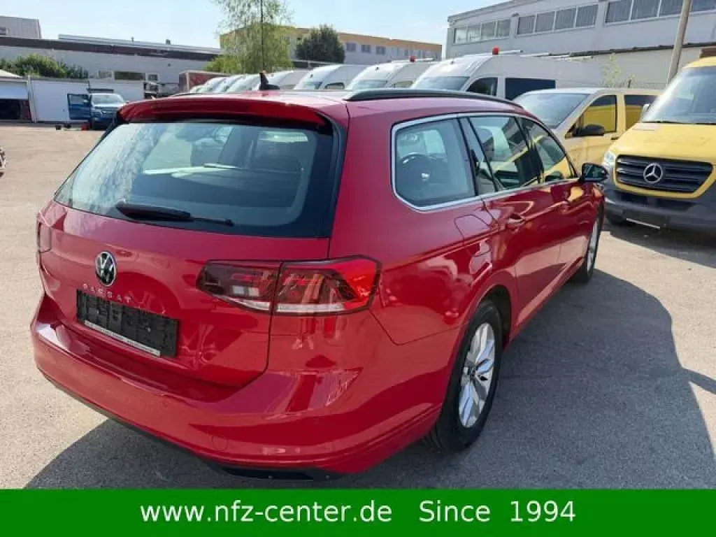 Gebraucht VW Passat Business 122 PS (89 kW) 2023 Tornadorot Kombi