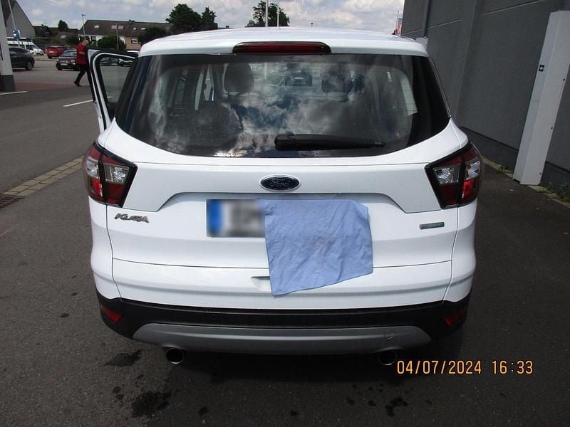 Gebraucht Ford Kuga 120 PS (88 kW) 2017 Weiß SUV