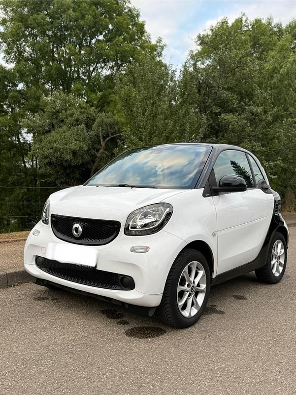 Weiß Gebraucht 2015 Smart ForTwo Coupé Passion Coupé | 10.990 € (Fairer Preis) - Bild 1/4
