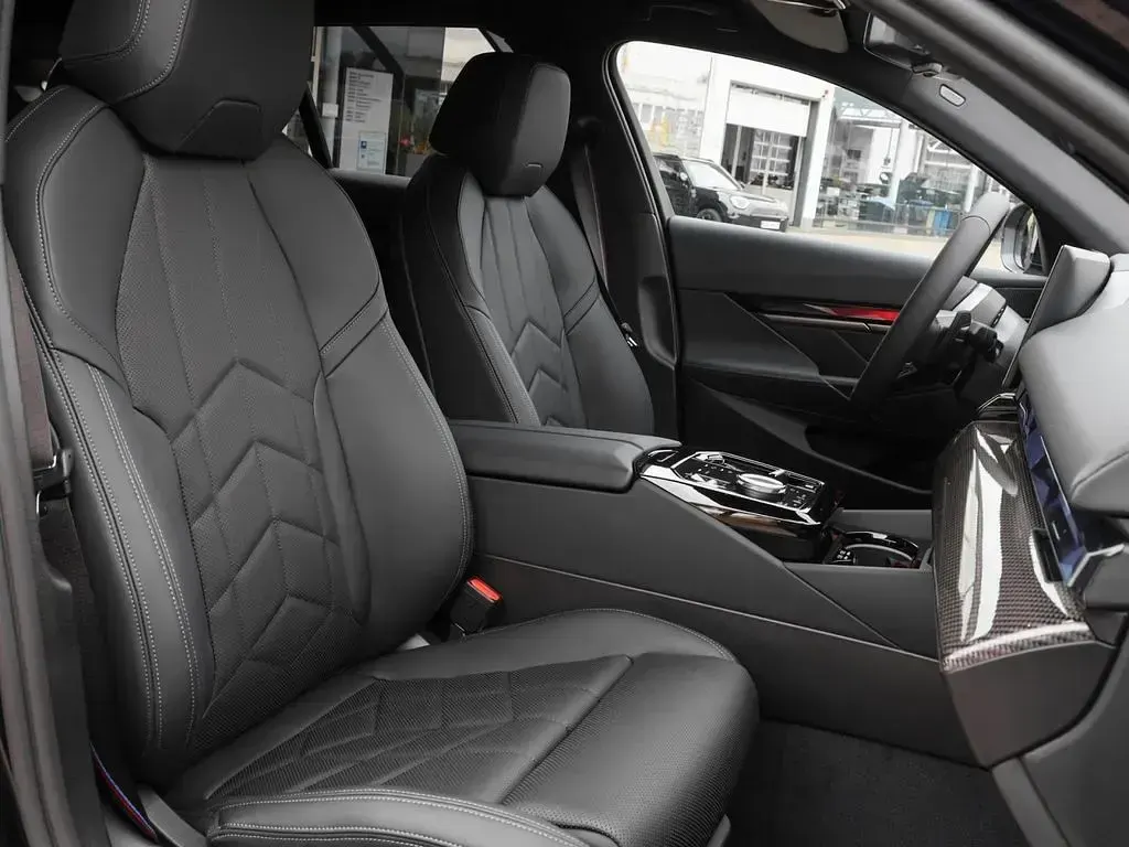 Neu BMW 530e Performance 299 PS (219 kW) 2026 Schwarz Limousine