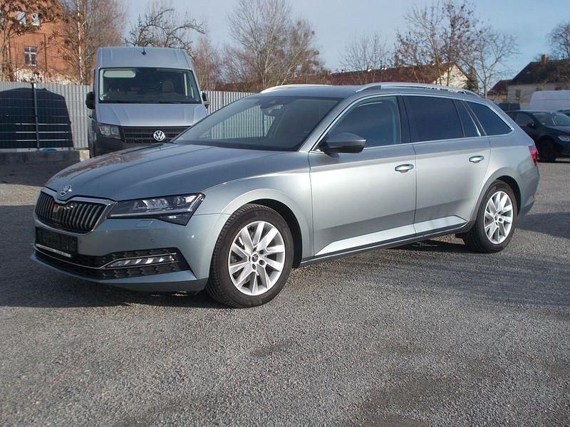 Grau Gebraucht 2020 Skoda Superb Style Kombi | 13.950 € (Teuer) - Bild 1/4