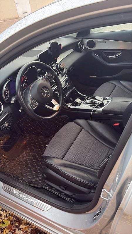Grau Gebraucht 2018 Mercedes C180 Limousine | 18.000 € - Bild 1/4