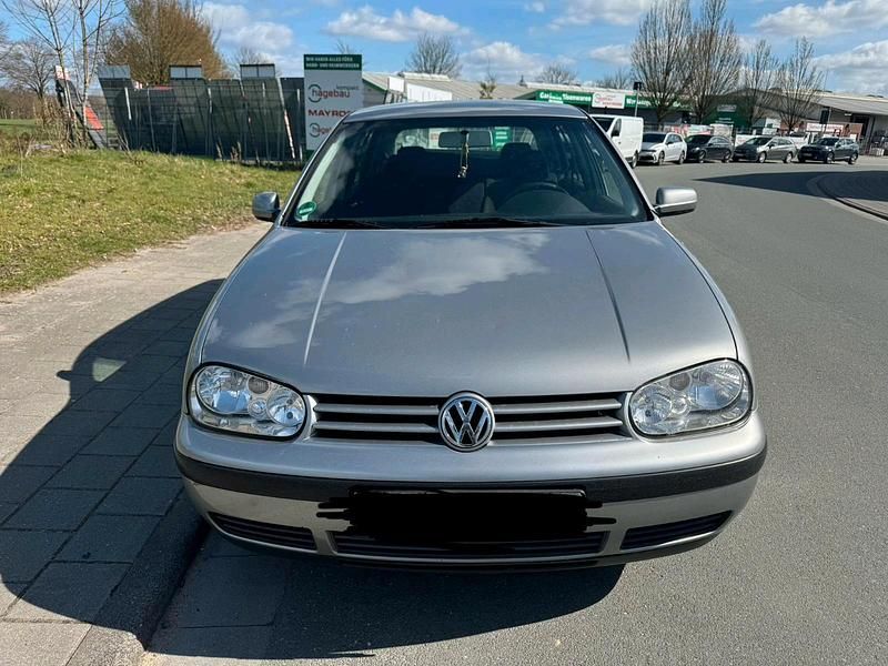Gebraucht VW Golf IV 74 PS (54 kW) 2002 Silber Kleinwagen