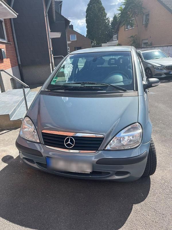 Grau Gebraucht 2004 Mercedes A160 Elegance Kleinwagen | 1.100 € (Superpreis) - Bild 1/4