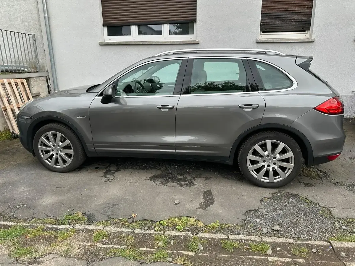 Gebraucht Porsche Cayenne 245 PS (180 kW) 2011 Grau SUV