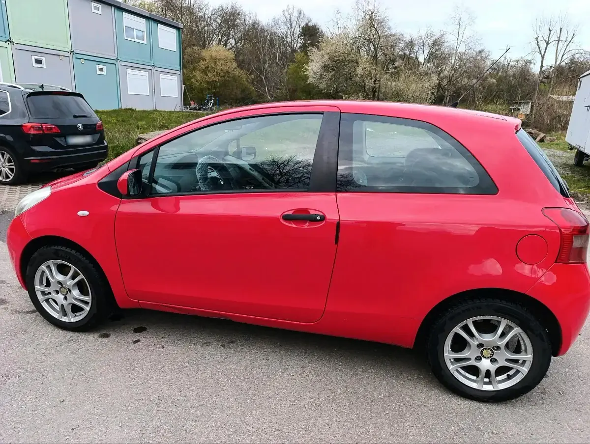 Gebraucht Toyota Yaris 69 PS (50 kW) 2008 Rot Kleinwagen