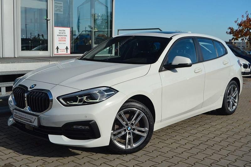Weiß Gebraucht 2021 BMW 118 Kleinwagen | 19.999 € (Guter Preis) - Bild 1/4