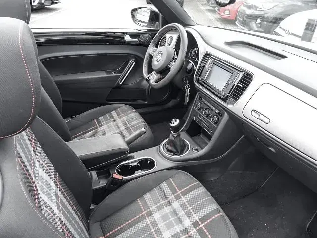 Gebraucht VW Beetle Cabriolet CLUB 105 PS (77 kW) 2015 Weiß Cabrio