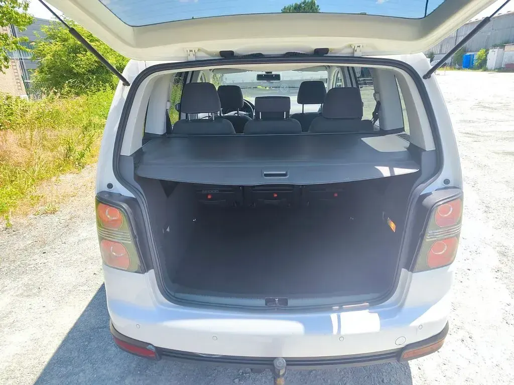 Gebraucht VW Touran 140 PS (102 kW) 2009 Weiß Van / Kleinbus