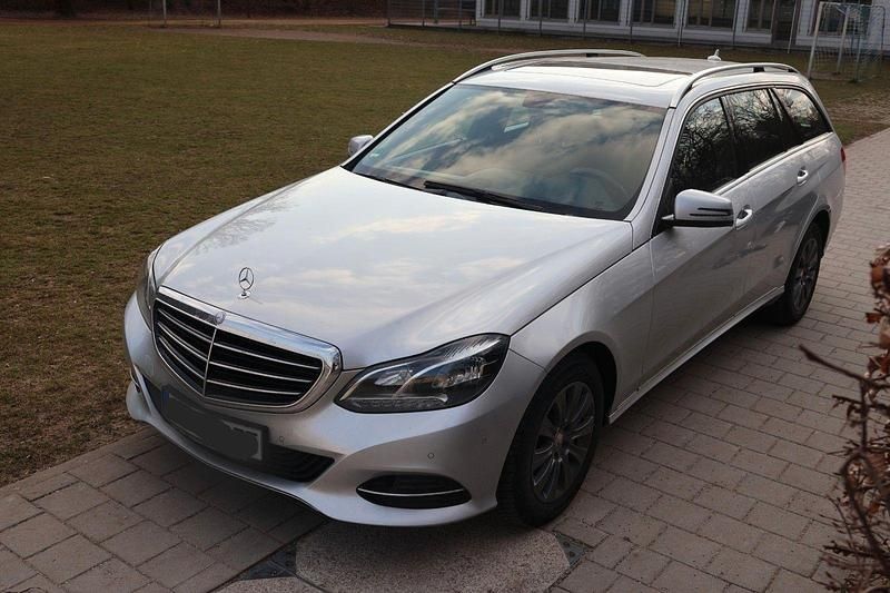 Gebraucht Mercedes E220 Edition 170 PS (125 kW) 2015 Silber Kombi