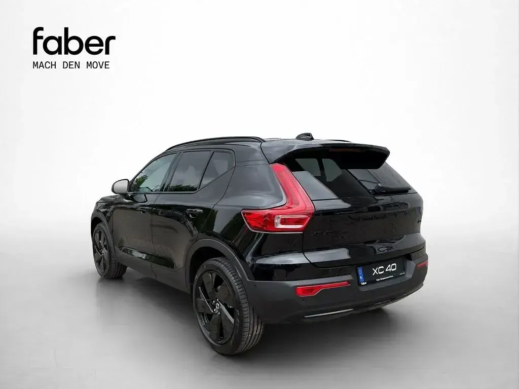 Neu Volvo XC40 Plus 163 PS (119 kW) 2026 Schwarz SUV