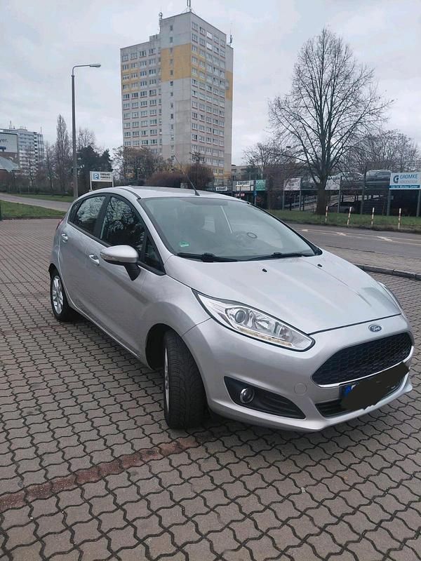 Gebraucht Ford Fiesta Celebration 65 PS (47 kW) 2016 Grau Kleinwagen