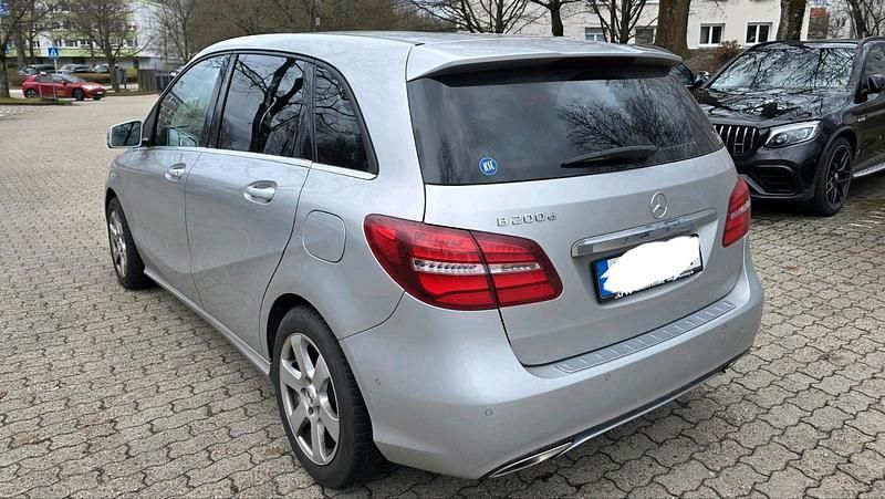 Gebraucht Mercedes B200 136 PS (100 kW) 2018 Silber Van / Kleinbus