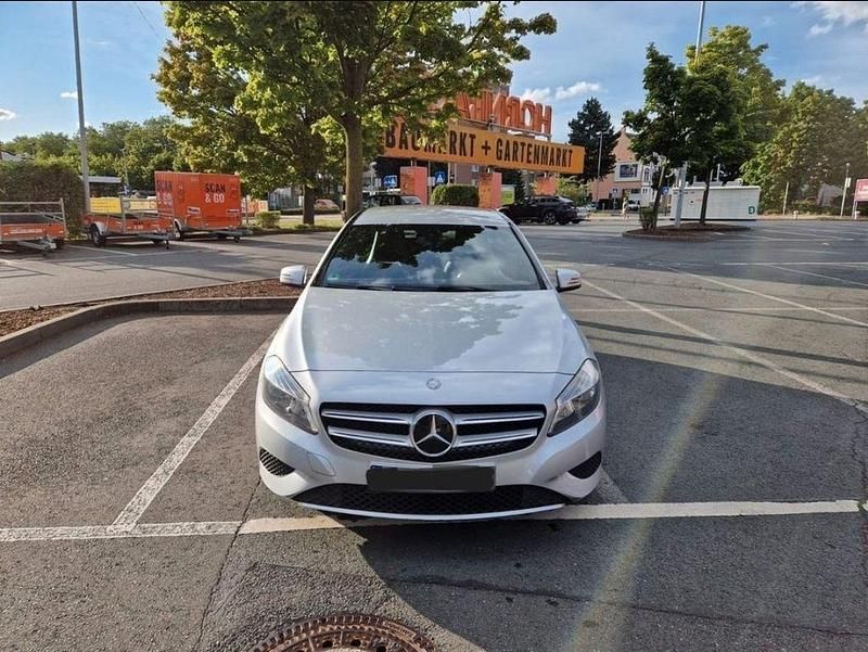 Silber Gebraucht 2013 Mercedes A180 Limousine | 10.900 € (Guter Preis) - Bild 1/4