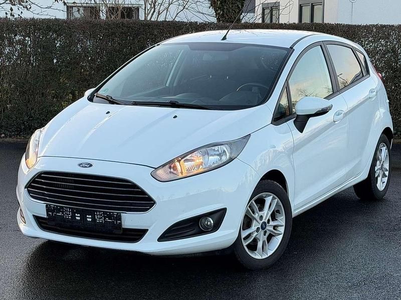 Weiß Gebraucht 2015 Ford Fiesta SYNC Edition Kleinwagen | 4.980 € (Fairer Preis) - Bild 1/4