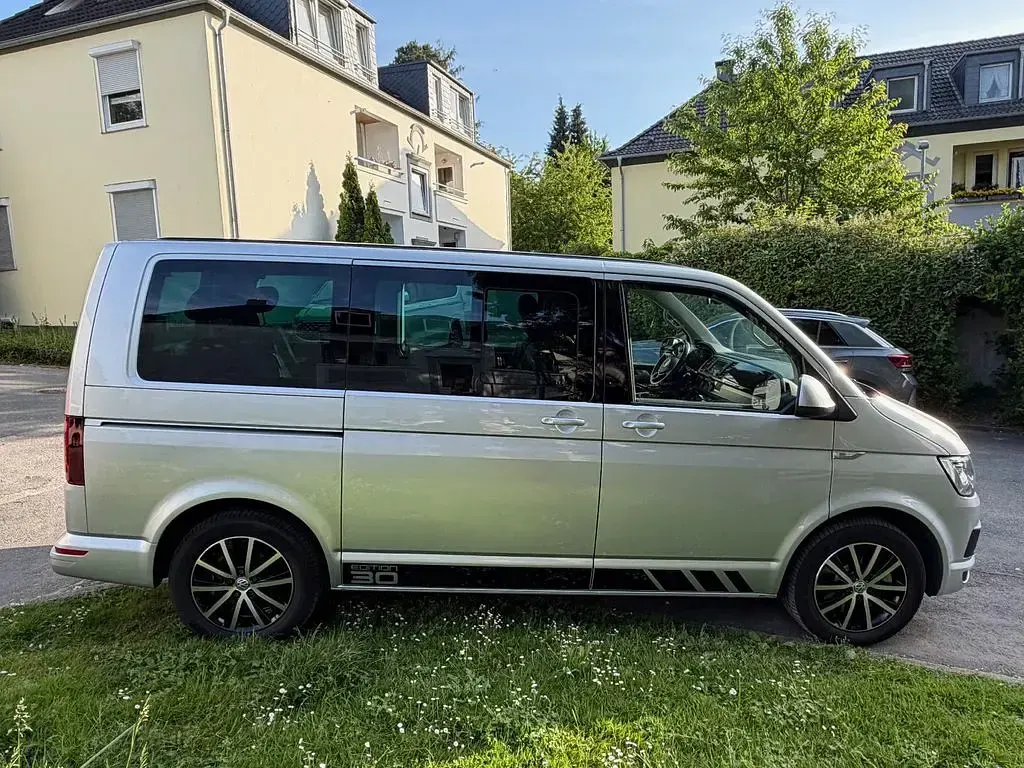 Gebraucht VW Multivan 204 PS (150 kW) 2016 Silber Van / Kleinbus