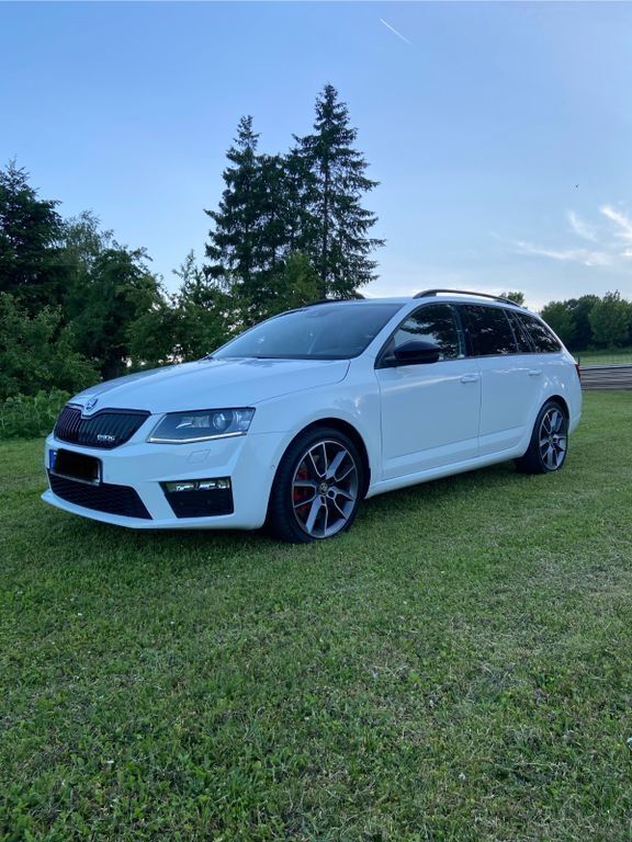 Weiß Gebraucht 2014 Skoda Octavia RS Kombi | 13.500 € (Fairer Preis) - Bild 1/4
