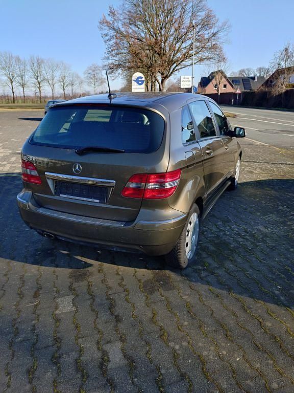 Gebraucht Mercedes B200 136 PS (100 kW) 2010 Braun Van / Kleinbus