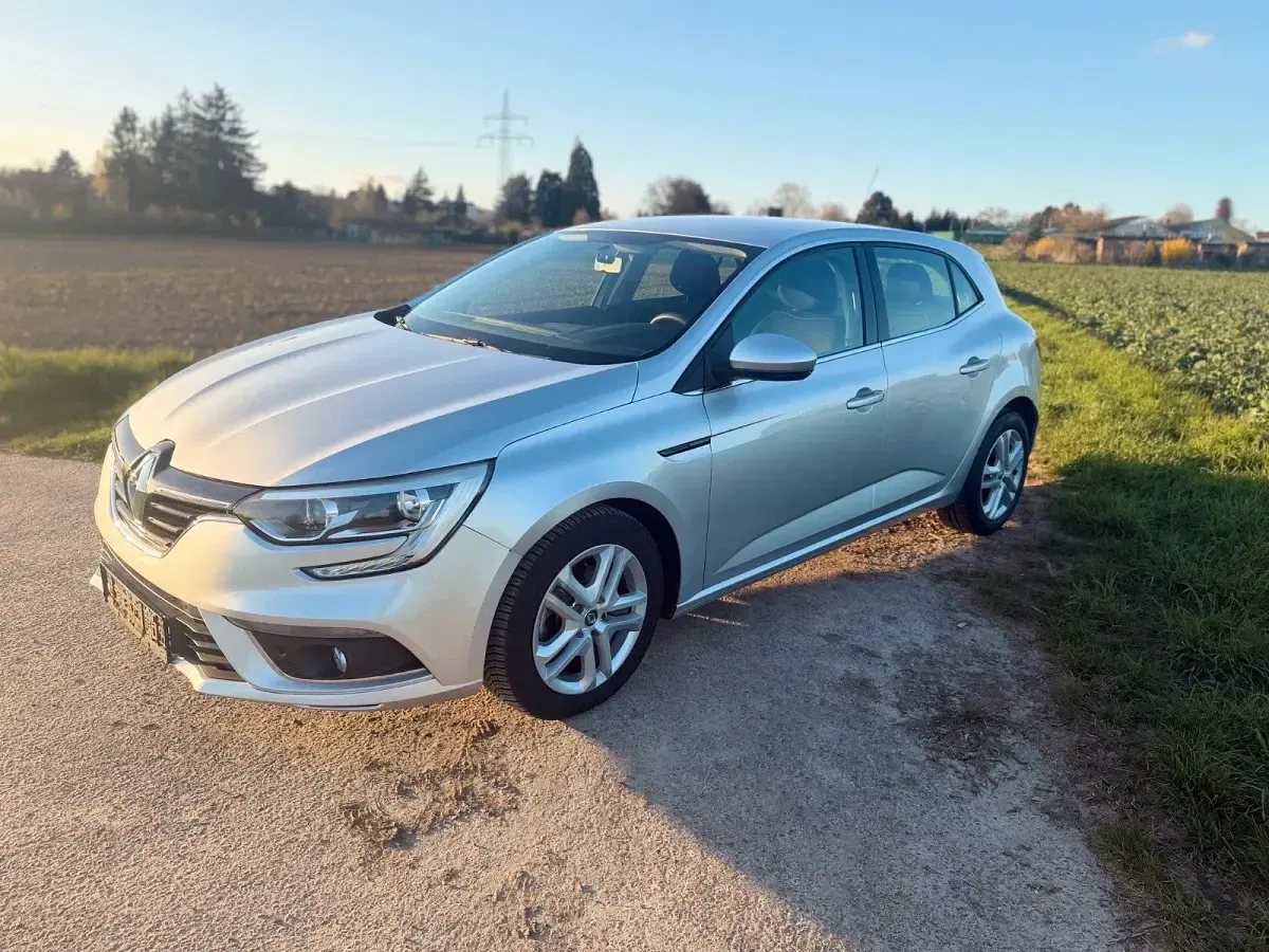 Gebraucht Renault Mégane IV 132 PS (97 kW) 2016 Silber Limousine